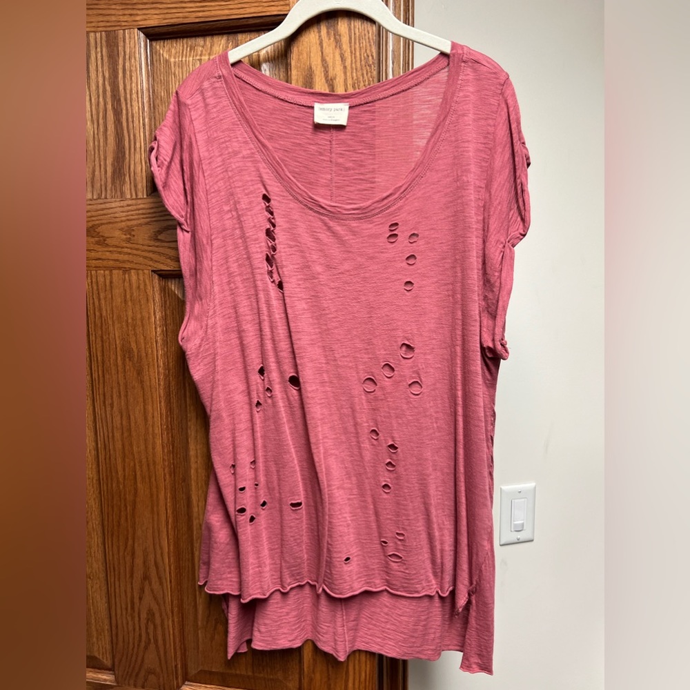 Women’s distressed tee